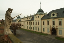 Dřevořezby a hodiny na zámku Manětín